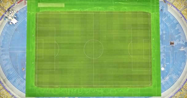 绿色足球场和空座椅 — 图库视频影像