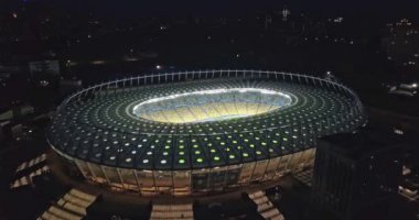 Olimpiyskiy ulusal spor kompleksi, Kiev, Ukrayna hava gece görünümü 