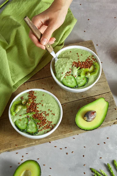 Woman Eating Green Smoothie Made Cucumber Avocado Asparagus Lime Flax — Stock Photo, Image