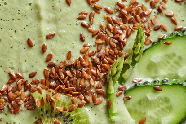 Ciotola Con Frullato Verde Fatto Spinaci Kiwi Cetrioli Semi Lino — Foto Stock