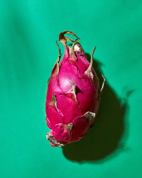 Fruits Tropicaux Mûrs Pitahaya Dragonfruit Sur Fond Vert — Photo