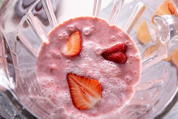 Frischer Erdbeerjoghurt Mixer — Stockfoto
