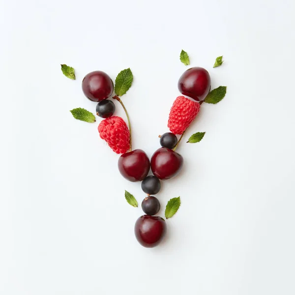 Buchstabe Des Englischen Alphabets Aus Natürlichen Bio Beeren Reifen Frischen — Stockfoto