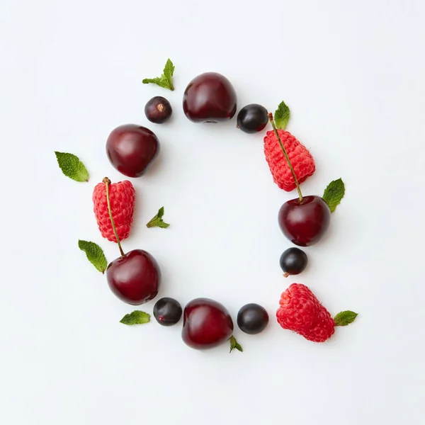 Buchstabe Des Englischen Alphabets Aus Natürlichen Bio Beeren Reifen Frischen — Stockfoto