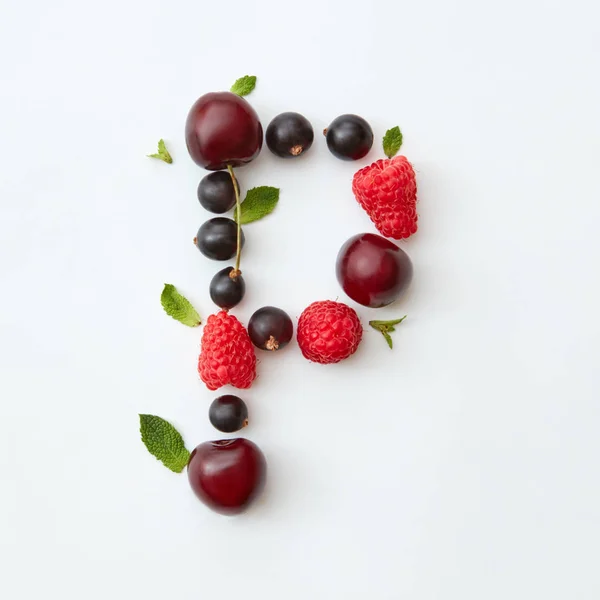 Buchstabe Des Englischen Alphabets Aus Natürlichen Bio Beeren Reifen Frischen — Stockfoto