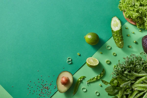 Composición Con Verduras Verdes Frescas Orgánicas Naturales Para Preparar Una —  Fotos de Stock