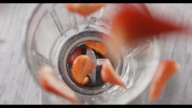 çilek dan taze ev yapımı milkshake karıştırıcıda yapma 