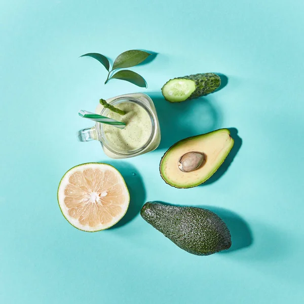 Glas Mit Grünem Smoothie Und Frischem Gemüse Und Obst Limette — Stockfoto