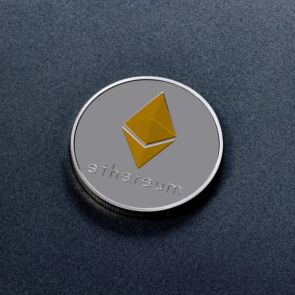 Moeda Prata Ethereum Com Símbolo Dourado Representado Fundo Escuro Imagem — Fotografia de Stock