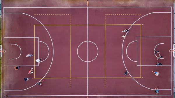 Vista Aérea Cancha Baloncesto Con Jugadores Pelota Juego Deportes Baloncesto —  Fotos de Stock