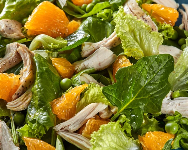 Insalata Fatta Casa Verdure Biologiche Naturali Frutta Carne Pollo — Foto Stock