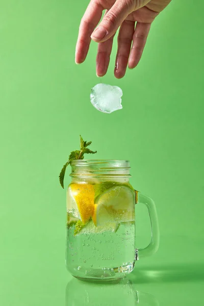 Pot Verre Sur Vert Avec Cocktail Pétillant Fait Maison Avec — Photo