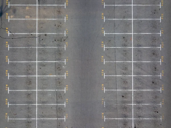 Vista Panorâmica Drone Acima Estacionamento Vazio Com Linhas Marcação Brancas — Fotografia de Stock