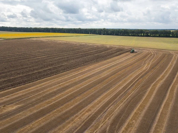 Panoramautsikt Över Plöjer Marken Efter Skörd Fältet Höstens Tid Flygfoto — Stockfoto