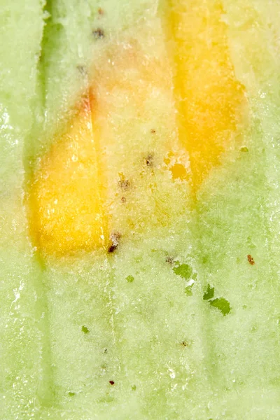 Succo Bacca Naturale Congelato Verde Una Fetta Mango Foto Macro — Foto Stock