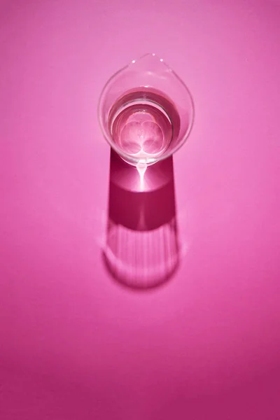 Long Shadows Reflex Water Glass Pink Background Copy Space Top — Stock Photo, Image