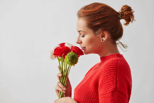 Girl Gathered Hair Red Sweater Bouquet Roses White Background Standing — Stock Photo, Image