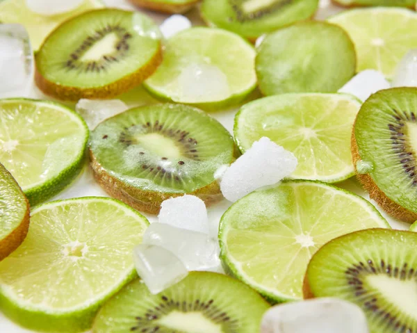 Manger Modèle Partir Morceaux Frais Juteux Kiwi Citron Vert Glaçons — Photo