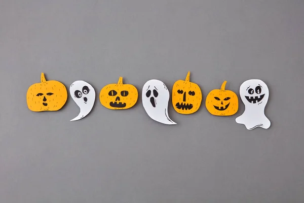Composición Artesanal Colorida Halloween Con Espíritu Fantasma Flotante Volador Calabazas — Foto de Stock