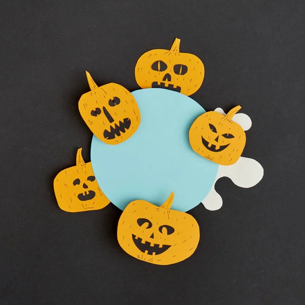 Decoratieve Toepassing Handwerk Van Papier Met Verschrikkelijke Gele Pumpkins Glimlachend — Stockfoto