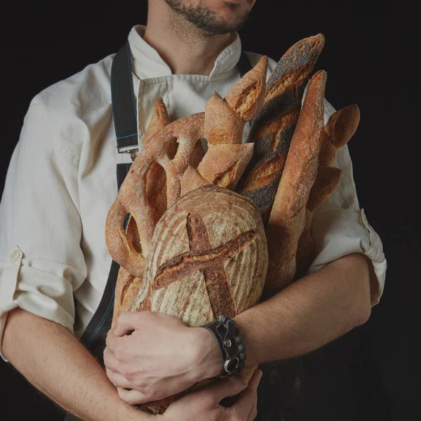 Ekmek Fırıncı Ellerinde Çeşitli — Stok fotoğraf
