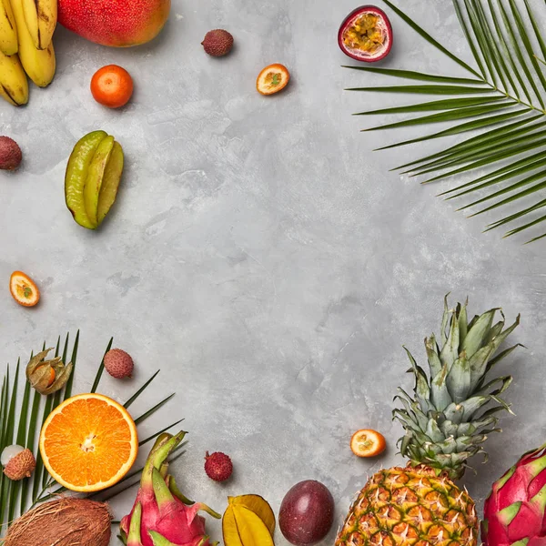 Various Juicy Exotic Fruits Coconut Lychee Carom Pineapple Palm Leaves — Stock Photo, Image