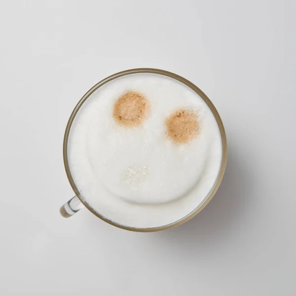 Cappuccino Chaud Dans Une Tasse Verre Avec Visage Sourire Sur — Photo