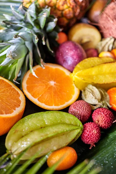 Närbild Exotiska Tropiska Bakgrunden Från Frukter Citrus Carambola Litci Ananas — Stockfoto
