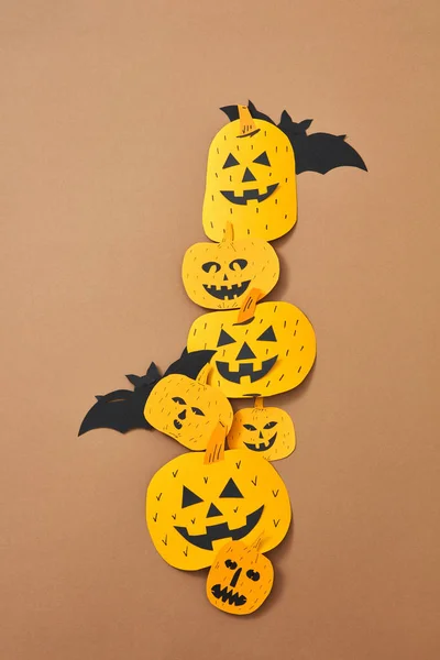 Modello Zucche Artigianali Carta Con Facce Spaventose Pipistrelli Uno Sfondo — Foto Stock