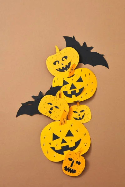 Skład Halloween Handcraft Papieru Przerażające Dynie Bat Brązowym Tle Miejsca — Zdjęcie stockowe
