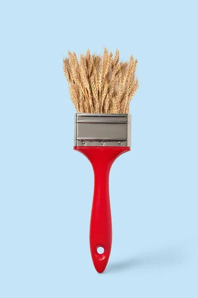 Kreativer Pinsel Mit Reifem Weizen Auf Pastellblauem Hintergrund Platz Für — Stockfoto
