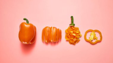 Farklı parçalar bir dizi ve bir bütün Konfit turuncu biber ile yeşil bir yıl bir renk arka plan üzerinde 2019 yaşayan mercan Pantone kaynaklanıyor. Vejetaryen sağlıklı yiyecekler kavramı. Üstten Görünüm