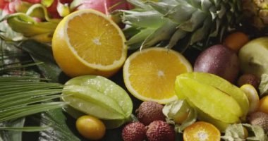 taze tropikal meyve. Passion fruit, carambola, mango, Çin, Kamkat, portakal, phisalis 