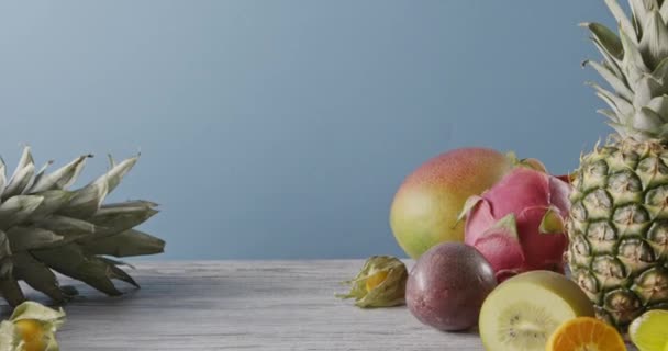 Pila Frutas Tropicales Frescas Surtidas — Vídeos de Stock