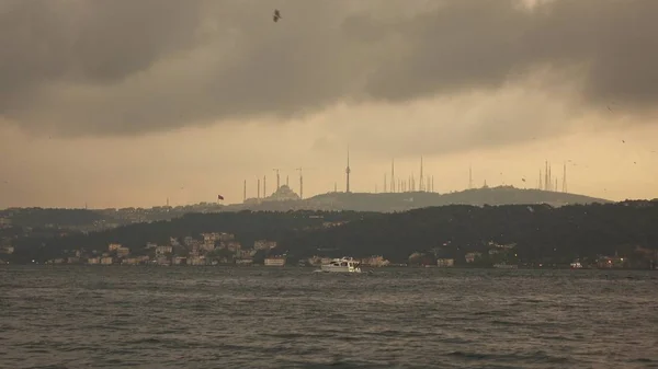 View Bank Bosphorus Strait Town Landscape Mosque Istanbul Background Sunset — стоковое фото