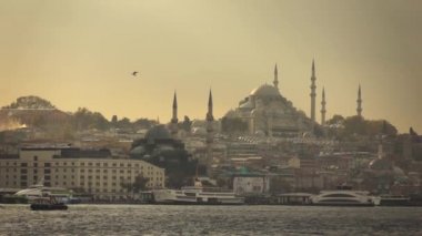 Istanbul şehri, sunet, bulutlar, Türkiye sayesinde güneş ışınlarının camide görünümünü