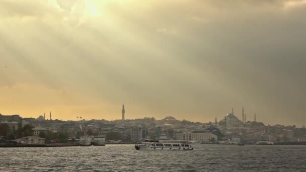 夕暮れ時 トルコのイスタンブールとボスポラス海峡の美しい景観のパノラマ風景 ビデオ — ストック動画