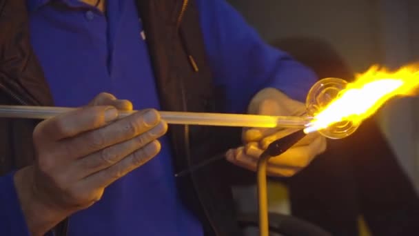 ガラスから陶器を作るの芸術を示す通り市場職人 — ストック動画