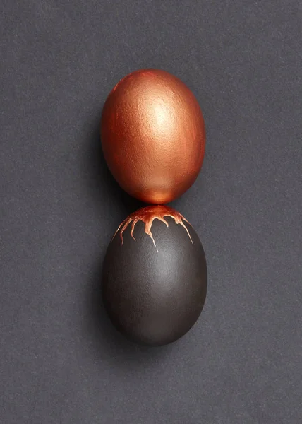 Eier Sind Schwarz Goldener Farbe Auf Schwarzem Hintergrund Mit Platz — Stockfoto