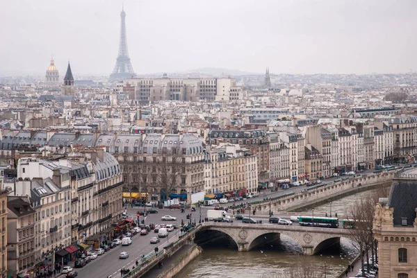 Szajna Eiffel Toronyra Néző Párizs Franciaország — Stock Fotó