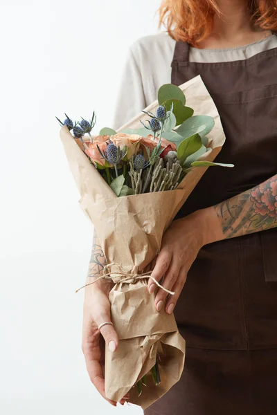 Bloemist Vrouw Handen Met Tatoeage Houden Bloem Rozen Boeket Voor — Stockfoto