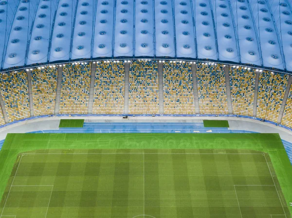 Vista Superior Los Puestos Azul Amarillo Campo Fútbol Verde Complejo —  Fotos de Stock
