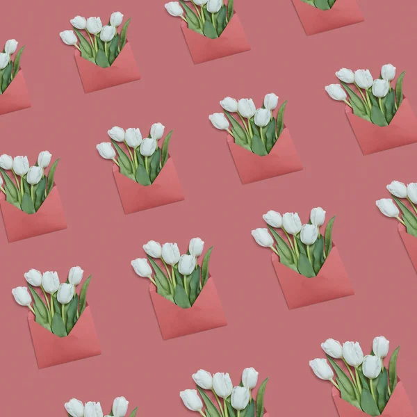 Patrón Sobres Con Tulipanes Blancos Sobre Fondo Pastel Acostado Tarjeta —  Fotos de Stock