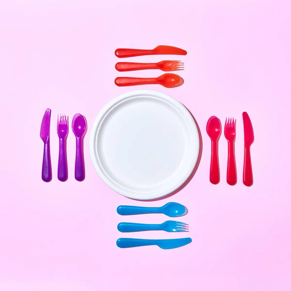 Ensemble Manger Composé Couverts Jetables Plastique Servant Autour Une Assiette — Photo