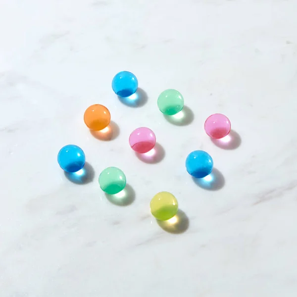 Bolas Hidrogel Con Líquido Colores Cristalinos Interior Como Patrón Diagonal — Foto de Stock