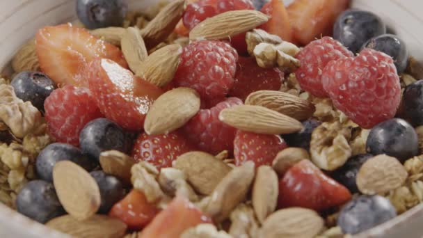 Mix Van Bessen Noten Havermout Granola Ingrediënten Voor Voeding Gezond — Stockvideo