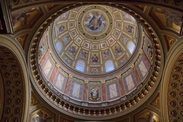 Cúpula Redonda Catedral Católica Interior Con Una Hermosa Decoración Colorido — Foto de Stock