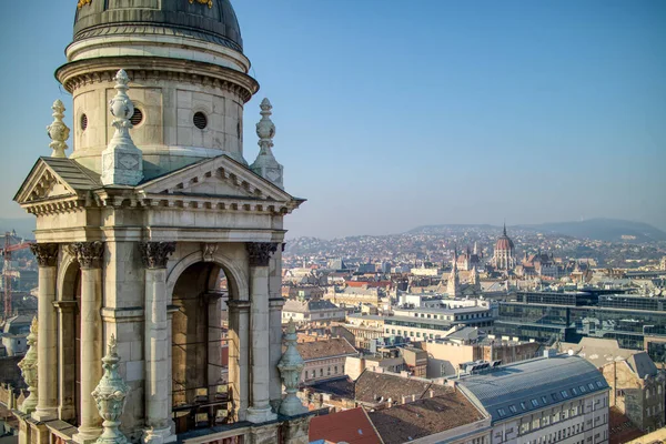 Macaristan Budapeşte Kentindeki Aziz Stephen Bazilikası Nın Mimari Kulesinin Gökyüzü — Stok fotoğraf