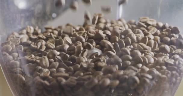 Fragantes Granos Café Tazón Vidrio Video — Vídeos de Stock