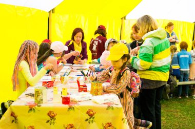 Haziran 8-12, 2018 üzerinde Tyumen, Rusya'da meydana geldi gökyüzü ve toprak ethnofestival